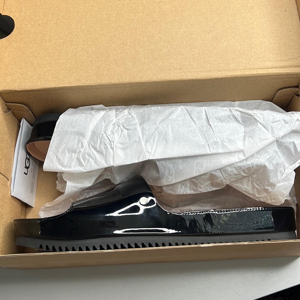 Ugg size 9 slides (New) in box